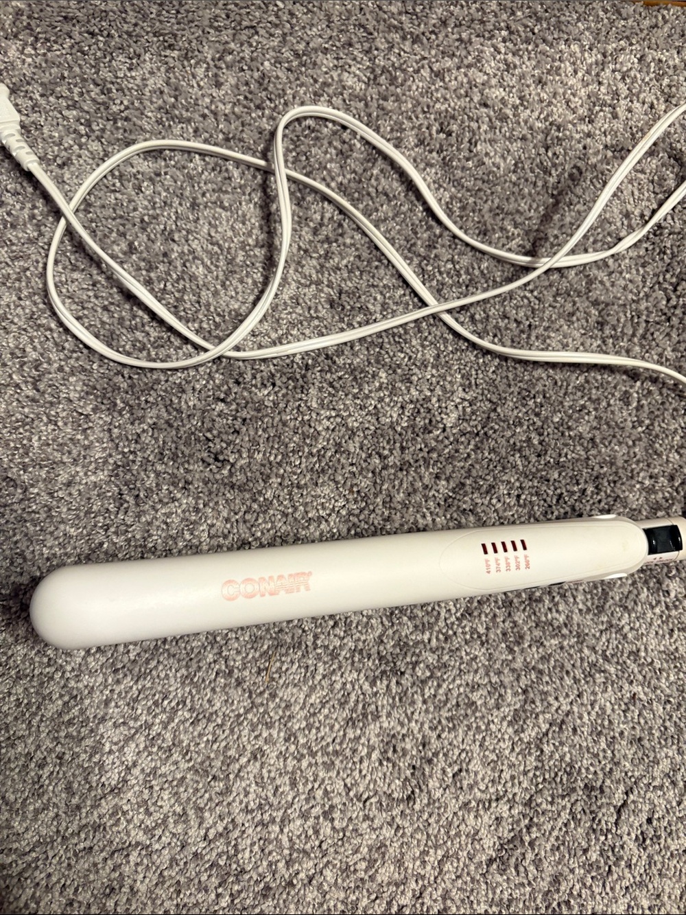 Conair White 1 1/4 inch Hair Straightener Flat Iron